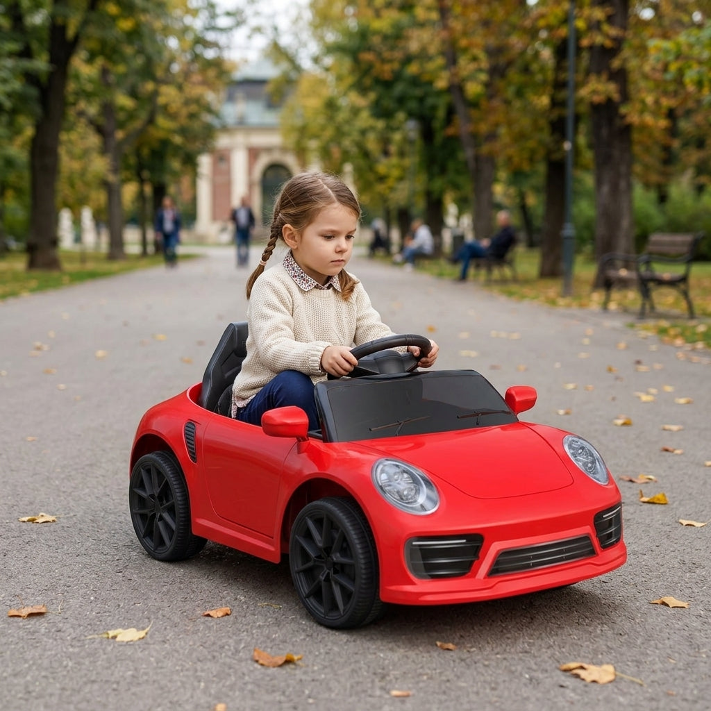 Sportski auto na akumulator crveni koji samostalno vozi devojčica u parku