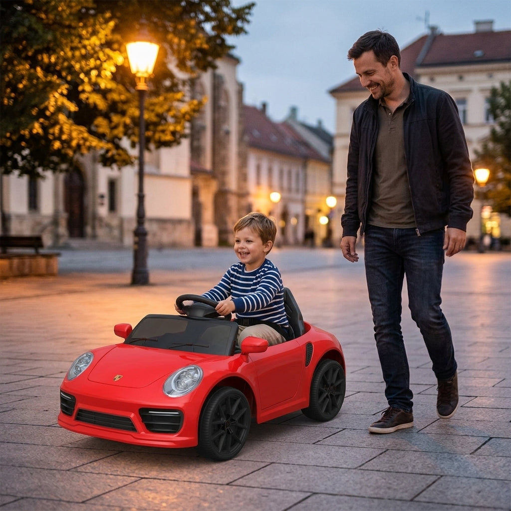 Sportski auto na akumulator crveni tokom večernje vožnje po gradskom platou
