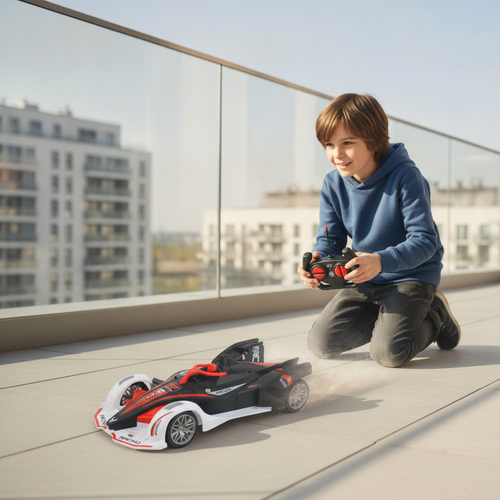 Auto formula na daljinski na sunčanoj popločanoj terasi stana
