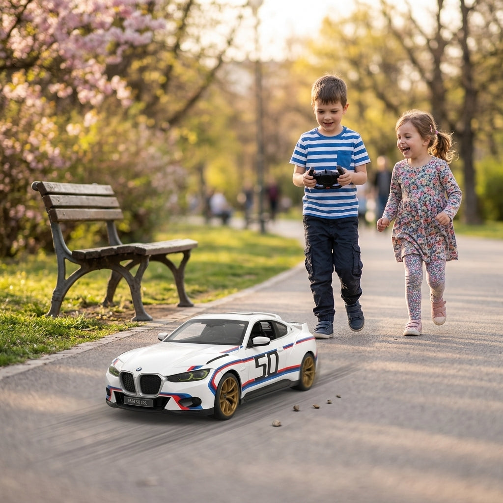 Auto na daljinski BMW 3.0 CSL 1:14 na betonskoj stazi u parku