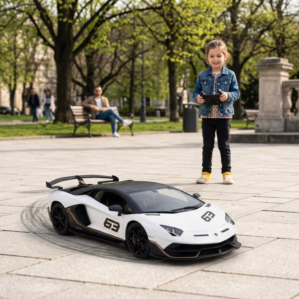 Auto Aventador na daljinski 40 cm na popločanom platou tokom igre